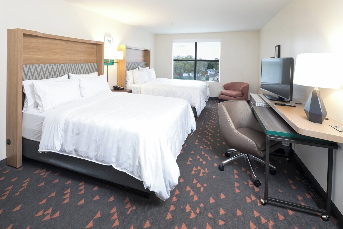 Premium bedding, down comforters, pillowtop beds, in-room safe