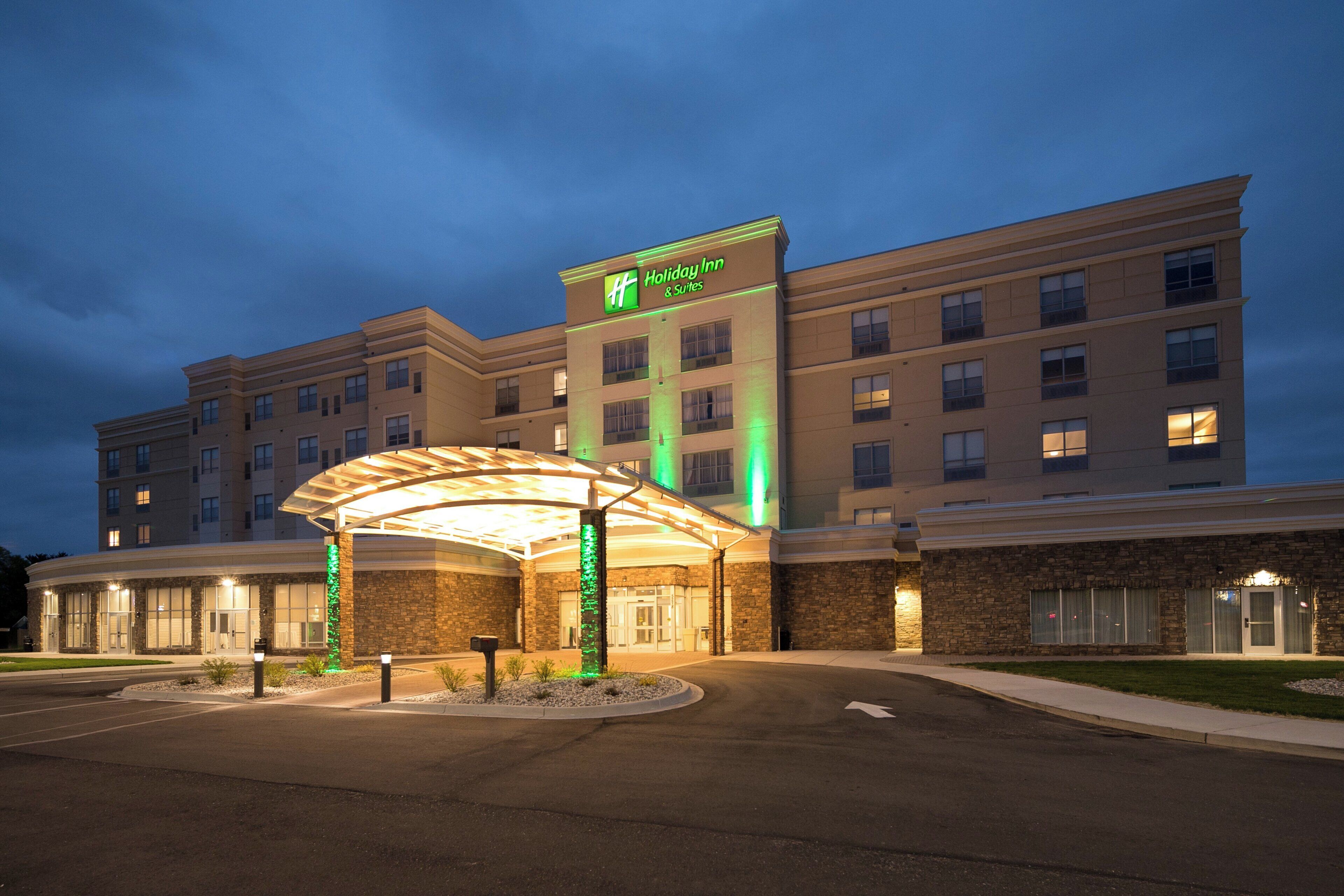 A Holiday Inn hotel with a covered entrance and multiple floors.