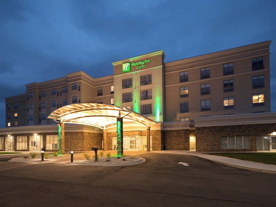 A Holiday Inn hotel with a covered entrance and multiple floors.