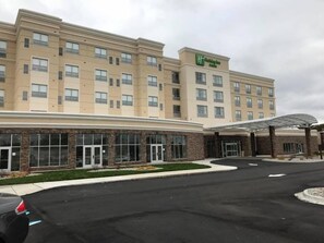 A Holiday Inn Express hotel with a modern facade, multiple entry points, and a covered parking area. - Holiday Inn Hotels and Suites Mount Pleasant by IHG (Mount Pleasant)