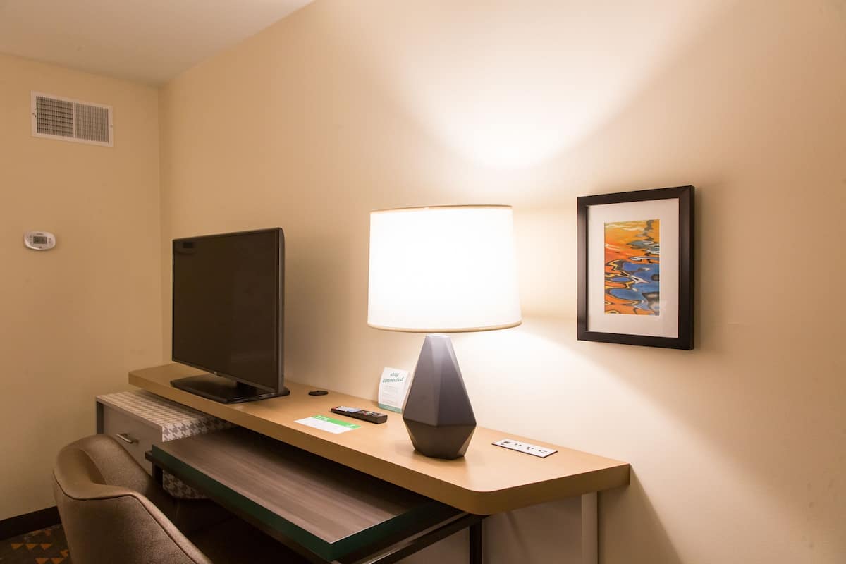 1 bedroom, premium bedding, down comforters, pillowtop beds