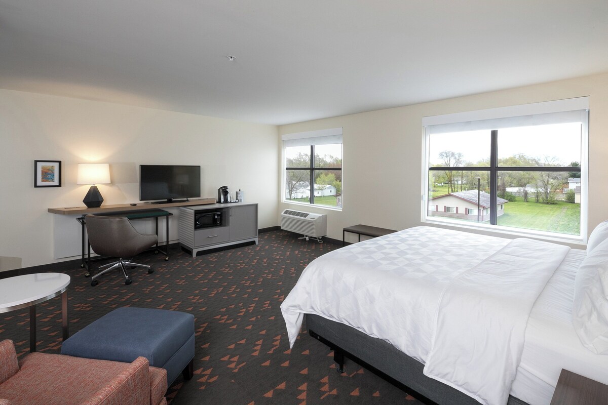 Premium bedding, down comforters, pillowtop beds, in-room safe
