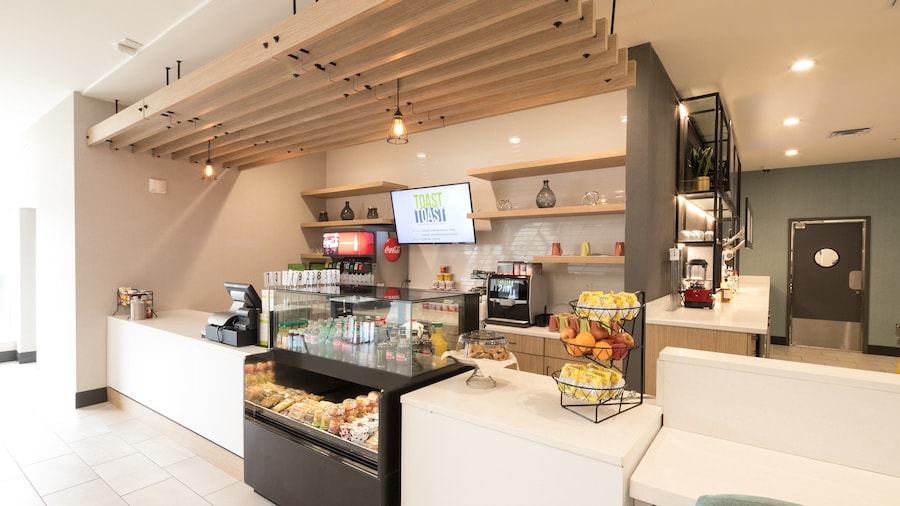 Holiday Inn Hotels and Suites Mount Pleasant by IHG