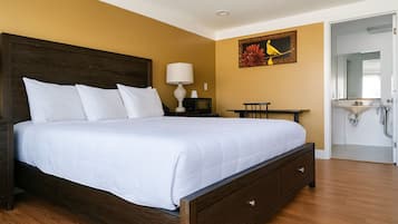 Desk, laptop workspace, iron/ironing board, free WiFi