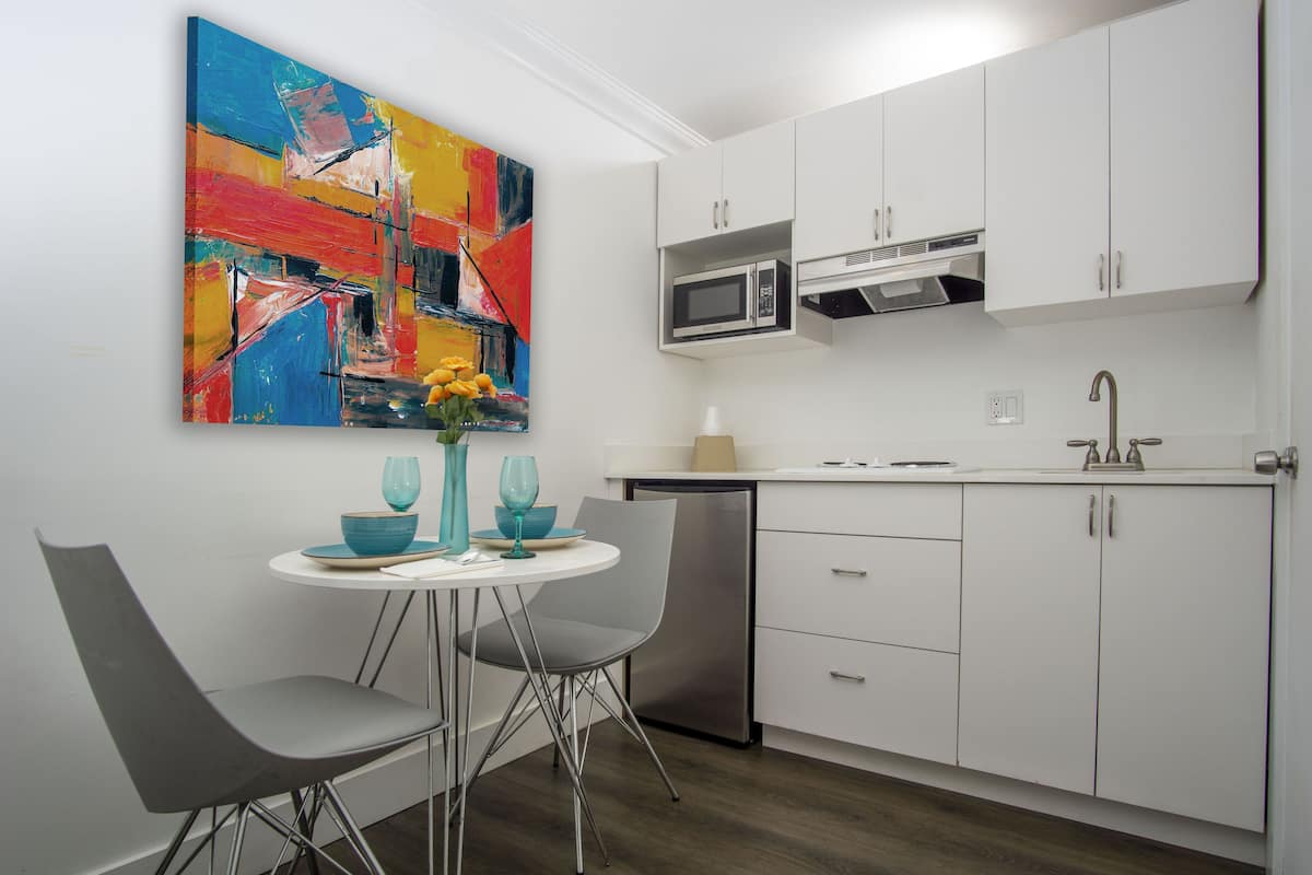 Habitación familiar, varias camas, para no fumadores, cocina | Escritorio y espacio para trabajar con laptop