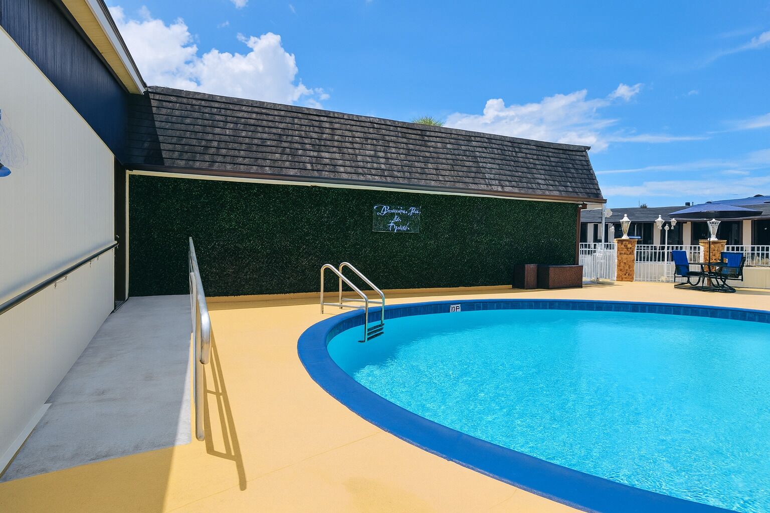 Außenpool, Liegestühle