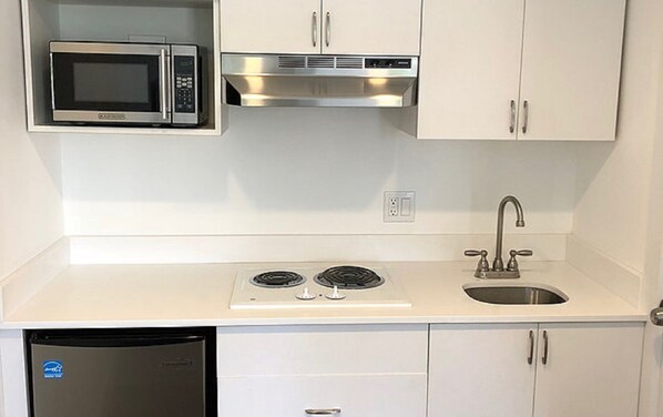 Family Room, Multiple Beds, Non Smoking, Kitchen | Private kitchenette