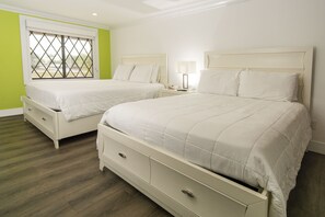 Family Room, Multiple Beds, Non Smoking, Kitchen