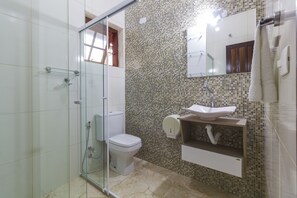 Standard Double Room | Minibar, in-room safe, individually decorated, individually furnished - Pousada Tropical (Paraty)