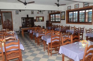 Tägliches inbegriffenes Frühstücksbuffet