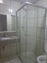 Shower, free toiletries, hair dryer, bidet