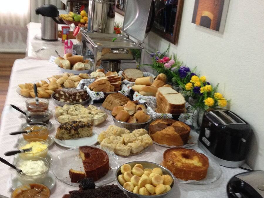 Ilmainen päivittäinen mannermainen aamiainen