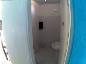 Dortoir Partagé Économique, dortoir mixte | Salle de bain