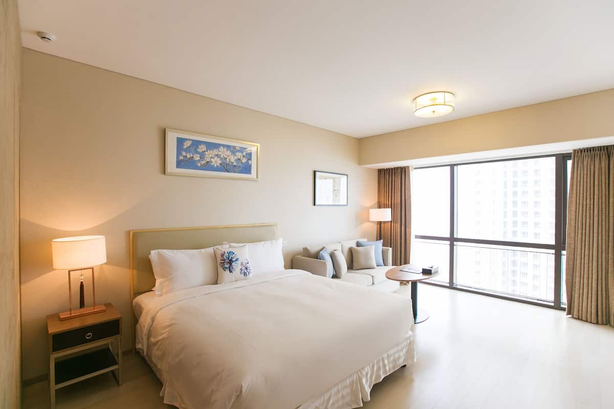 デラックス ルーム (1 Queen Bed/Twin Bed) | セーフティボックス (室内)、デスク、アイロン / アイロン台、ベビーベッド (無料)