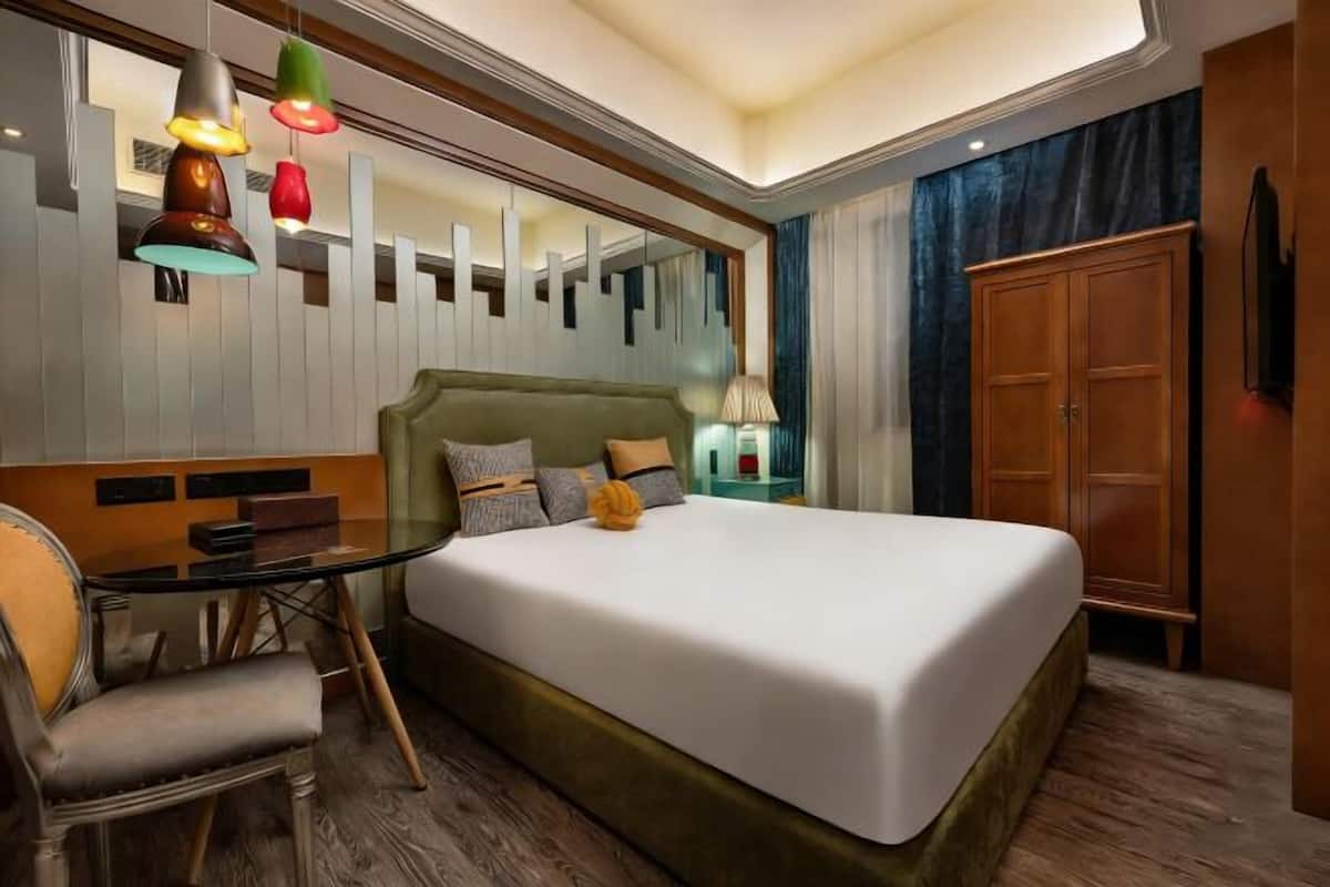 Desk, blackout drapes, iron/ironing board, free WiFi