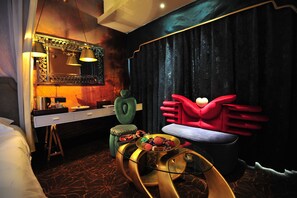 Desk, blackout drapes, iron/ironing board, free WiFi - Boutique Hotel (Beijing)