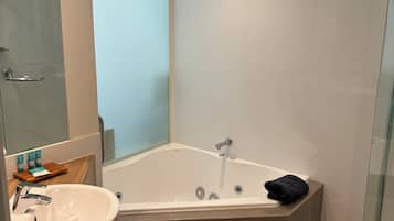 Family Apartment | Bathroom | Separate bathtub and shower, jetted bath, free toiletries, hair dryer