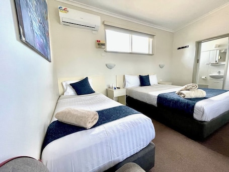 Fjölskylduherbergi | 1 svefnherbergi, rúmföt af bestu gerð, straujárn/strauborð