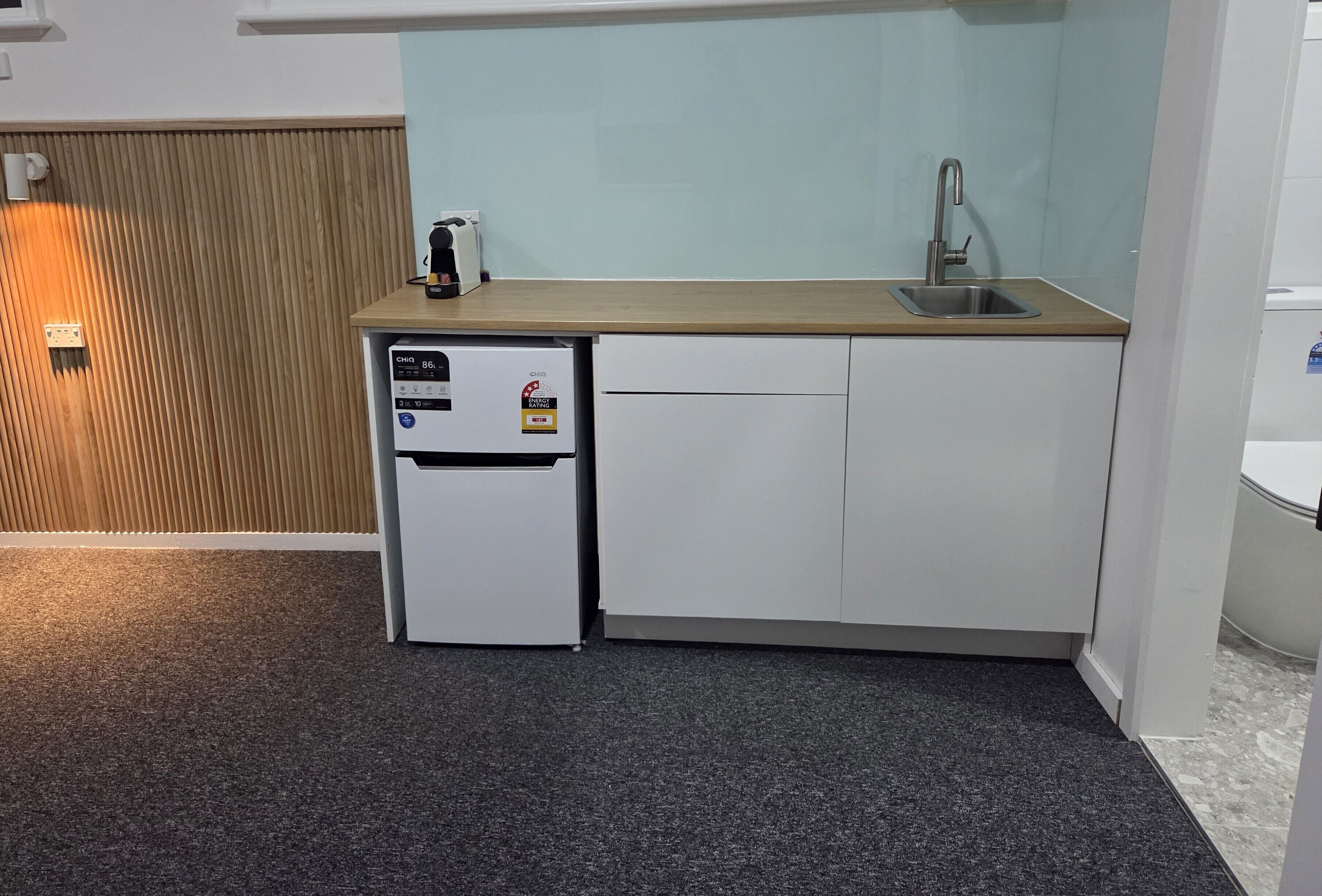 Deluxe Studio | Private kitchen | Fridge, microwave, coffee/tea maker, electric kettle