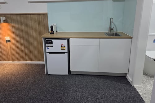 华丽开间 | 私人厨房 | 冰箱、公用微波炉、茶具/咖啡用具、电热水壶