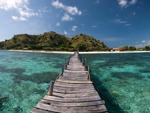 Beach - Kanawa Beach Resort (Komodo)