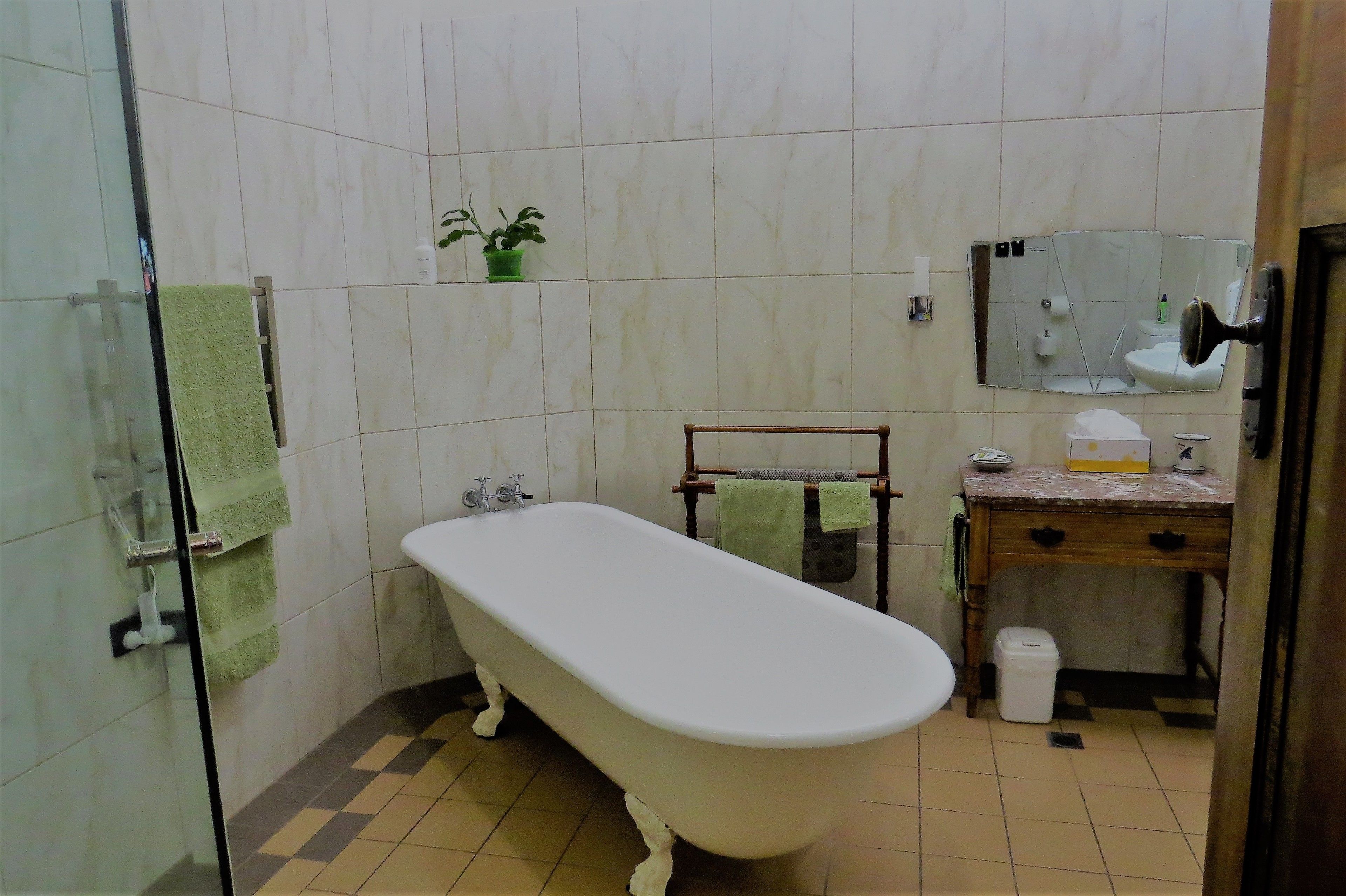 beach view studio | bathroom | free toiletries, hair dryer, towels, shampoo