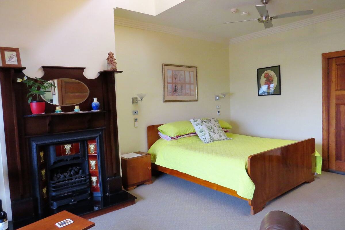Beach View Studio | Premium bedding, desk, soundproofing, iron/ironing board