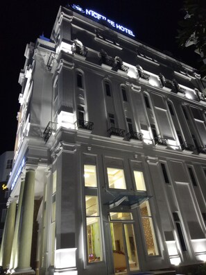 Front of property - evening/night - Nice Life Hotel Phu Quoc (Phu Quoc)