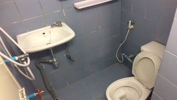 Habitación doble estándar | Baño | Regadera