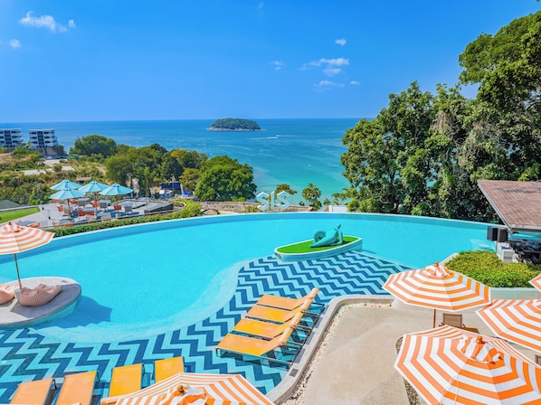 2 piscines extérieures