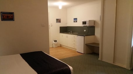 办公桌、隔音、熨斗/熨衣板、免费 WiFi