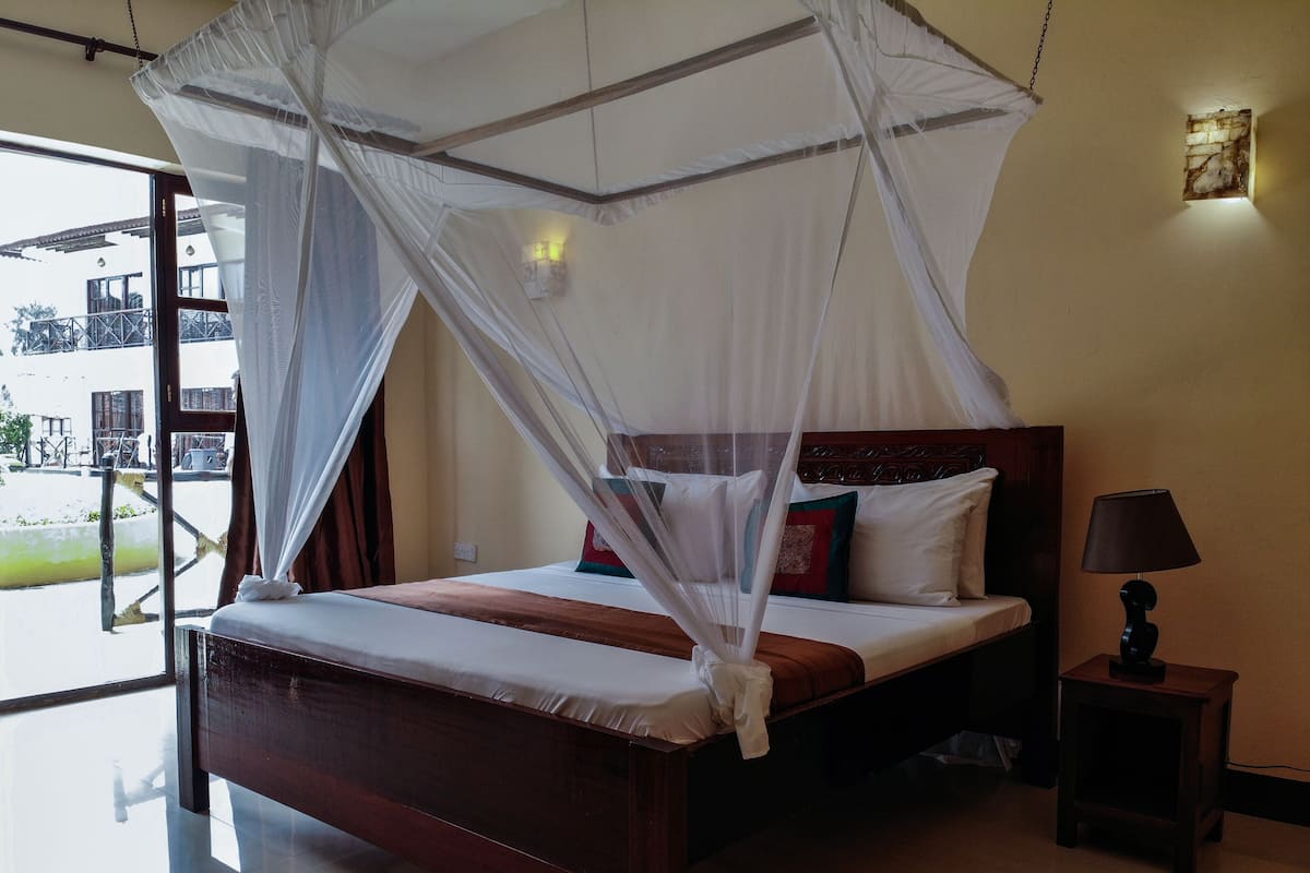 Double Room, Pool View, Poolside | In-room safe, desk, soundproofing, bed sheets