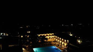 Fassade der Unterkunft – Abend/Nacht