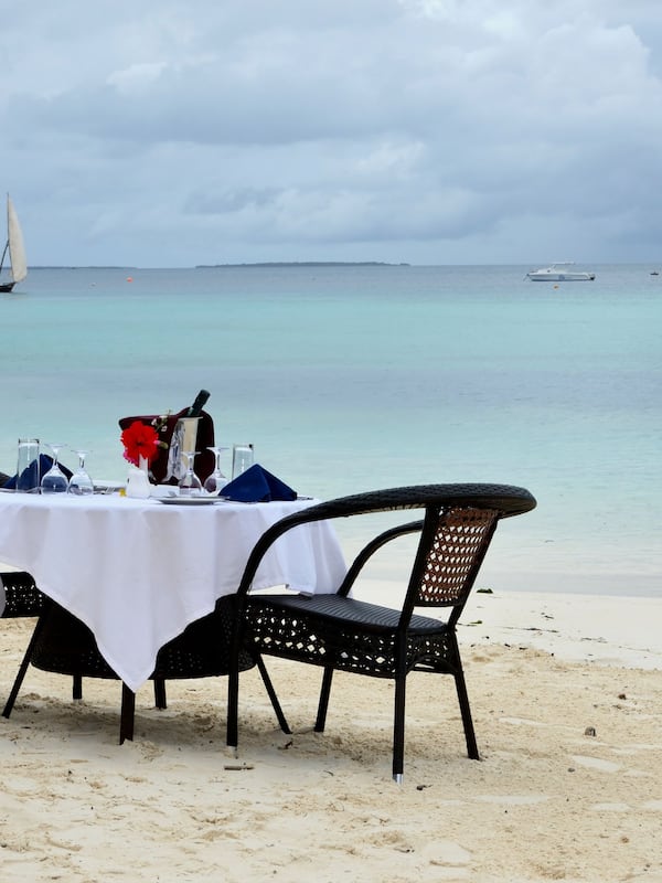 Breakfast, lunch, dinner served; local and international cuisine