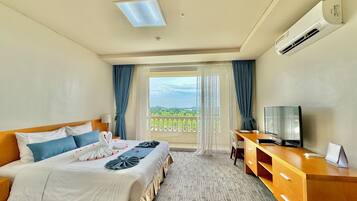 Estúdio, 1 cama Queen | Frigobar, cofres nos quartos, escrivaninha