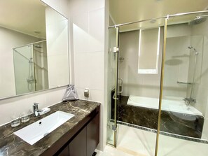 Combined shower/bathtub, free toiletries, hair dryer, bathrobes