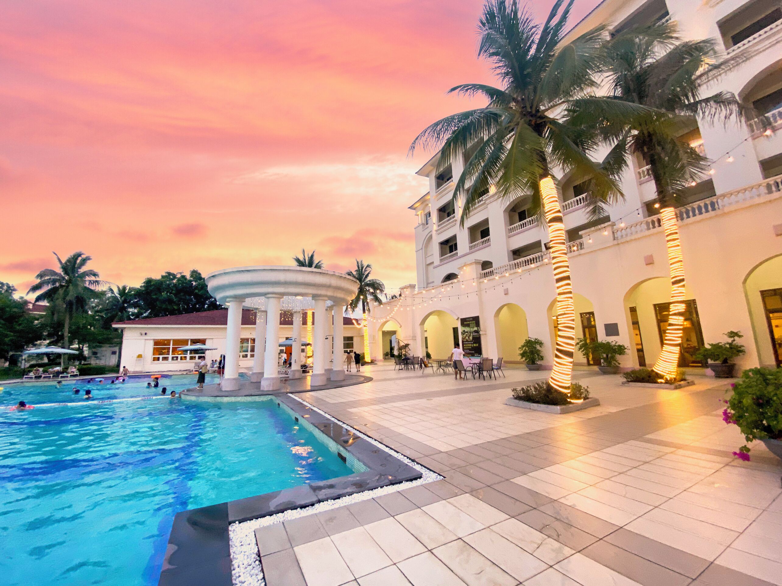 حمّام سباحة خارجي