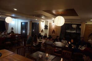 점심 식사 및 저녁 식사 제공, 세계 요리