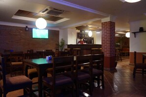 Lunsj og middag serveres, internasjonale retter