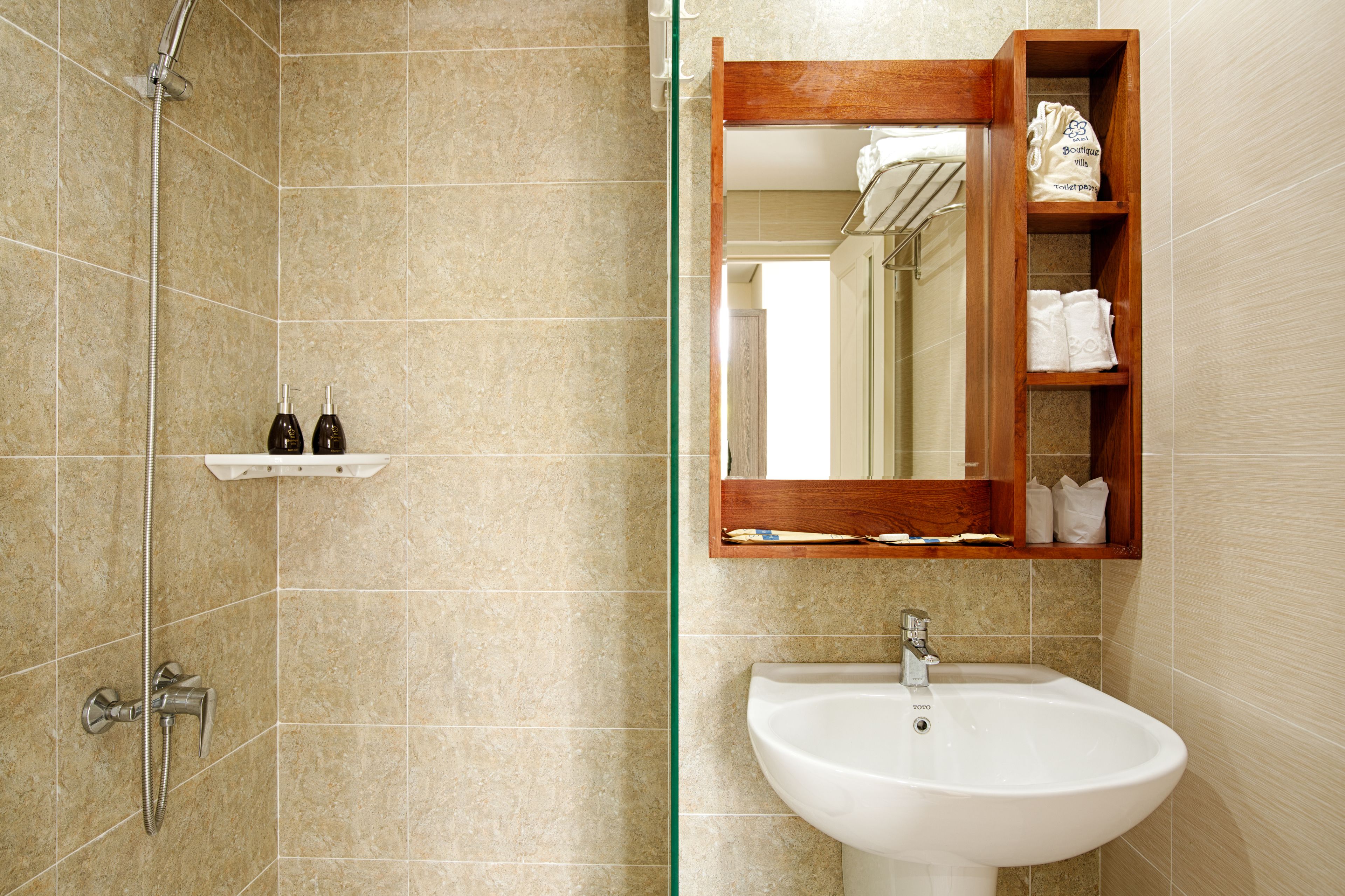 shower, free toiletries, hair dryer, slippers