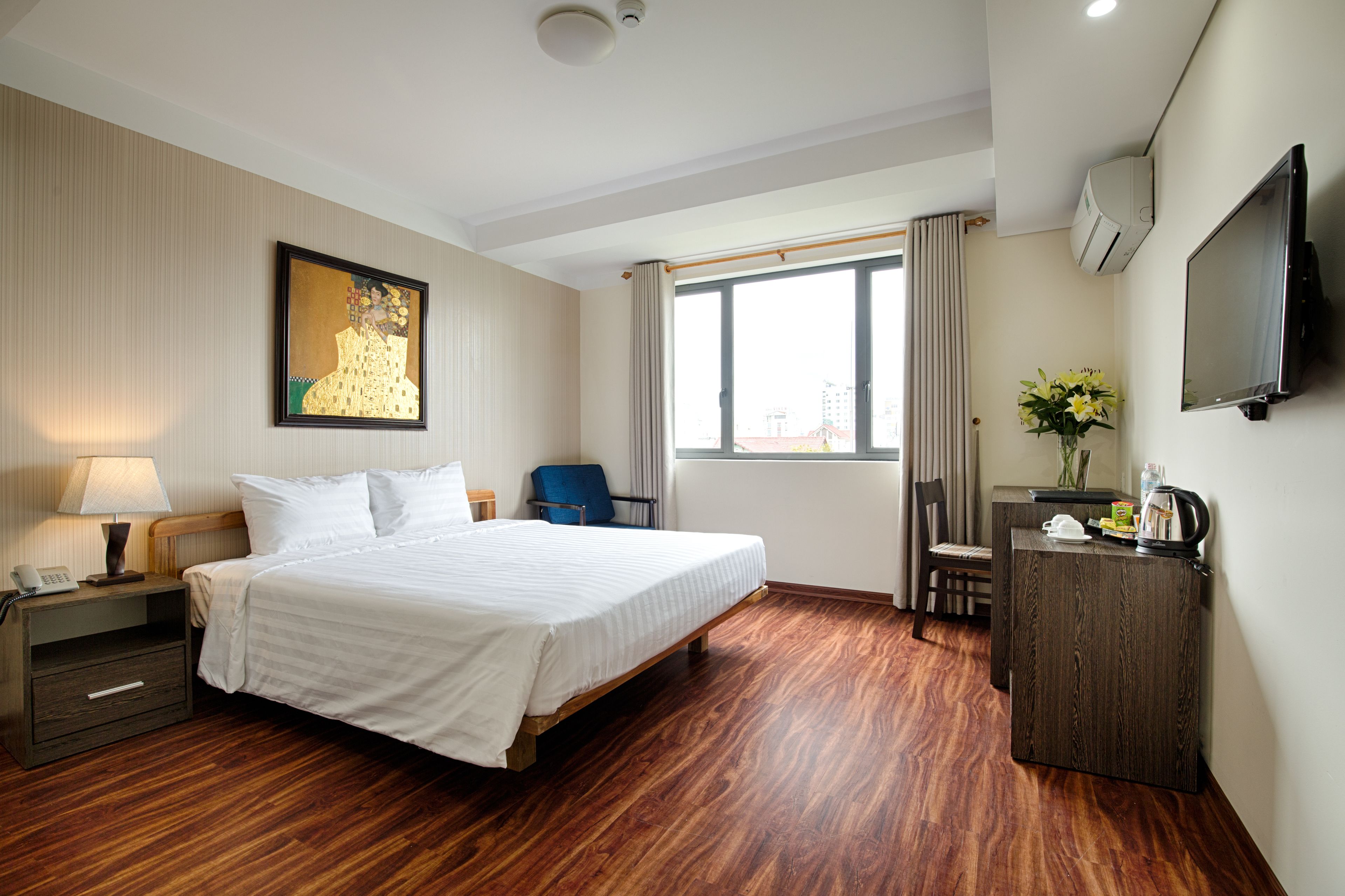 standard double room | minibar, in-room safe, desk, soundproofing