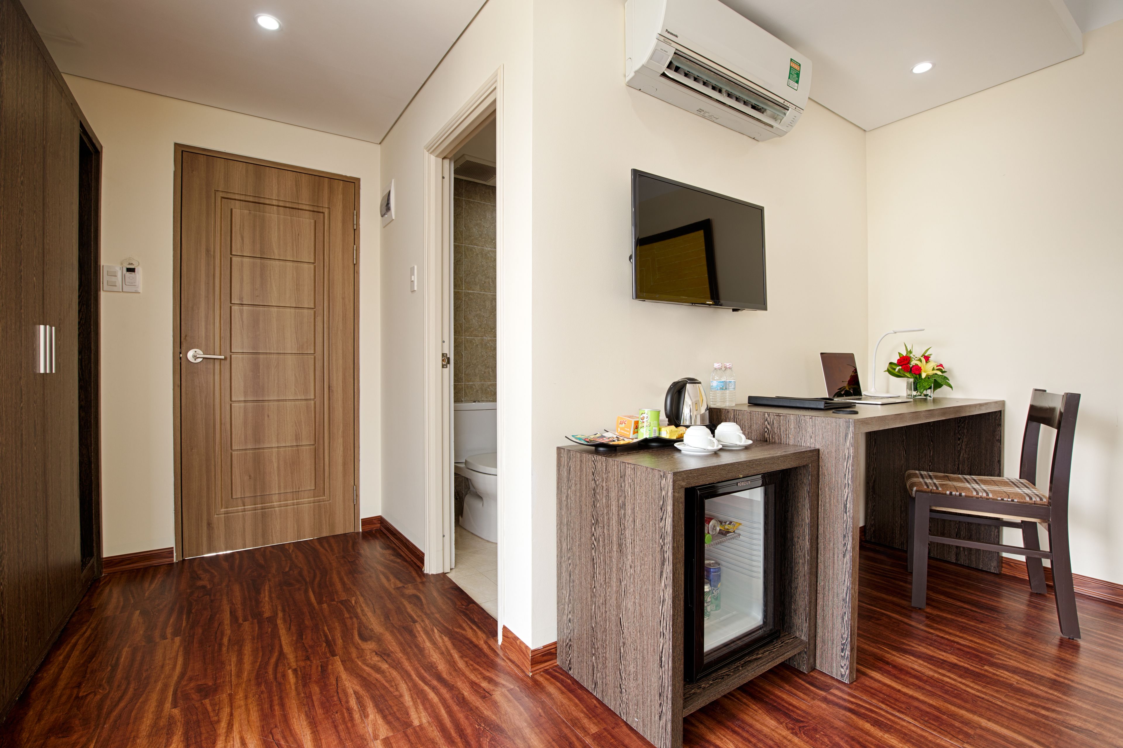 deluxe double room, balcony | minibar, in-room safe, desk, soundproofing