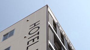 A hotel named "HOTEL LINKS" with a modern design, featuring multiple balconies and a clear sky in the background. - HOTEL.LINKS Dobutsuen-mae (Osaka)
