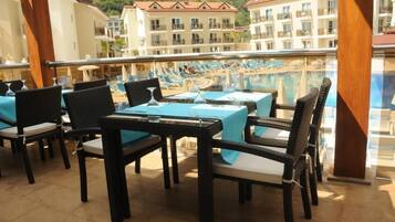 Breakfast, lunch, dinner served; Turkish cuisine