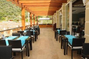 Breakfast, lunch, dinner served; Turkish cuisine 