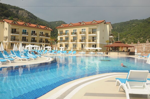 Seasonal outdoor pool, open 10:00 AM to 6:00 PM, pool umbrellas