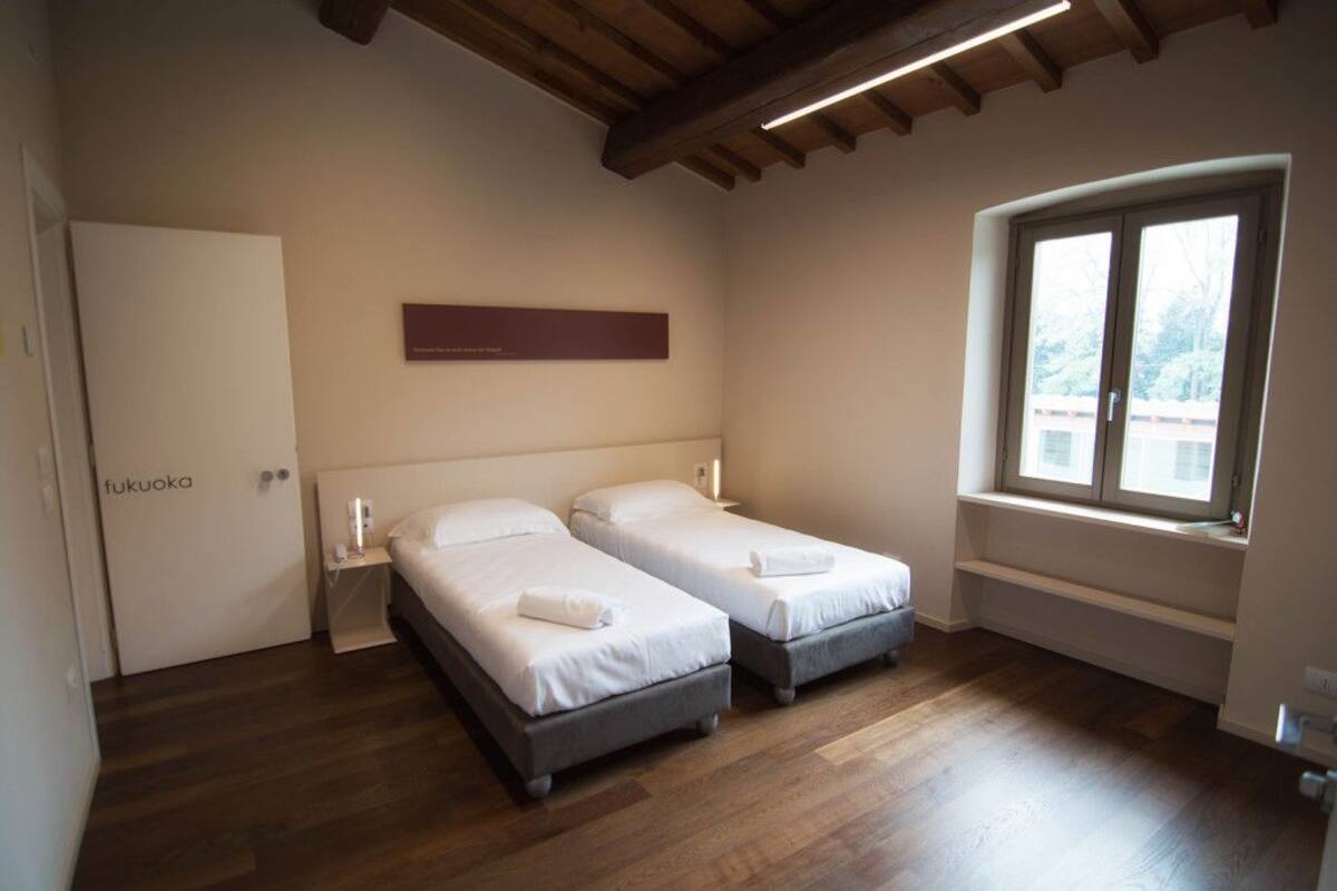 Kamer, 1 twee- of 2 eenpersoonsbedden | Een bureau, geluiddichte muren, gratis wifi