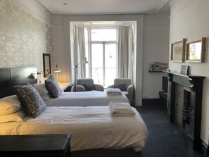 Doppel- oder Zweibettzimmer