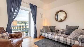 Cottage, 1 Bedroom | Living room | 38-inch TV with digital channels