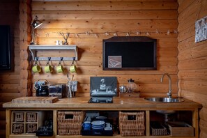 Apartment, 1 Bedroom (WeeOne) | Private kitchen